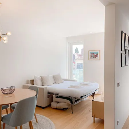 Liiiving In - Crystal Palace Apartment *