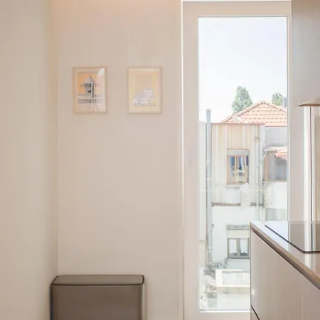 Liiiving In - Crystal Palace Apartment