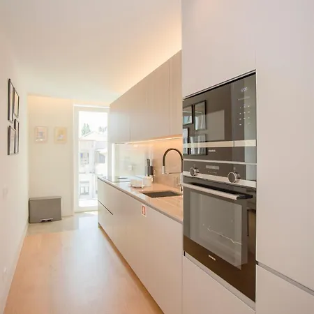 Liiiving In - Crystal Palace Apartment
