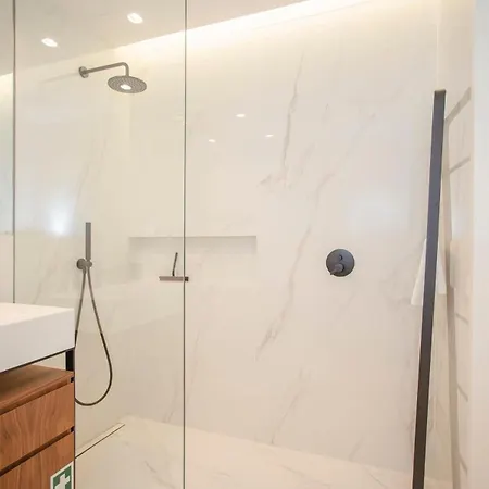 Liiiving In - Crystal Palace Apartment