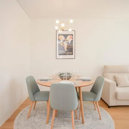 Liiiving In - Crystal Palace Apartment