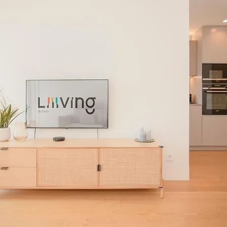 Liiiving In - Crystal Palace Apartment