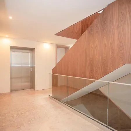 Liiiving In - Crystal Palace Apartment
