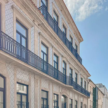 Liiiving In - Crystal Palace Apartment *